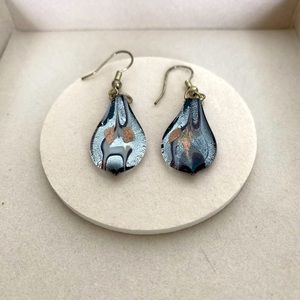 Marbled dangle earrings
